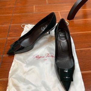 Roger Vivier patent leather classic low heel